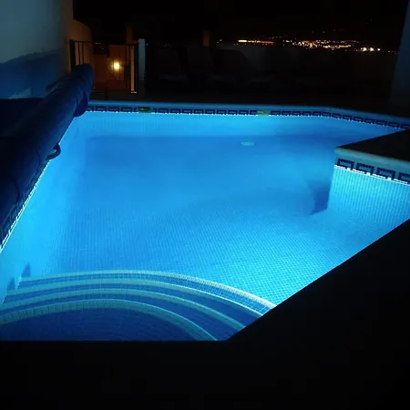 Beautiful - 4 Bedrooms, Heated Pool, 2 Priv Car Park Places, Fibre Net, Tv Channels Villa