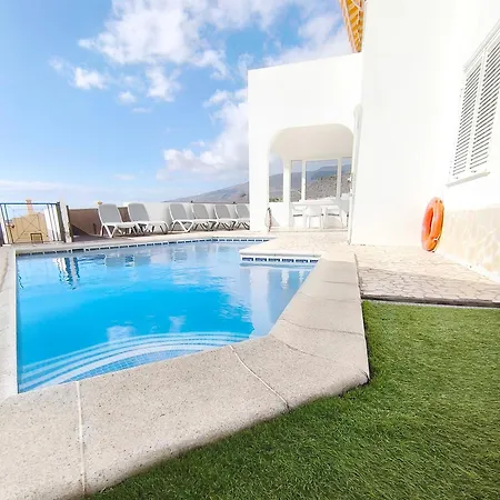 Beautiful - 4 Bedrooms, Heated Pool, 2 Priv Car Park Places, Fibre Net, Tv Channels Villa *