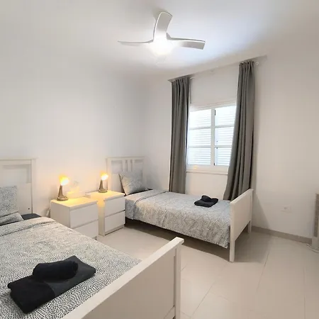 Beautiful - 4 Bedrooms, Heated Pool, 2 Priv Car Park Places, Fibre Net, Tv Channels Villa