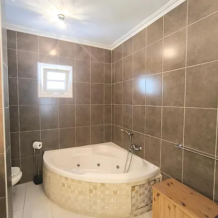 Villa Beautiful - 4 Bedrooms, Heated Pool, 2 Priv Car Park Places, Fibre Net, Tv Channels