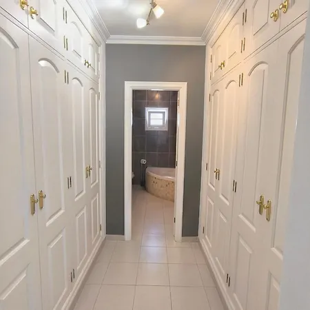Beautiful - 4 Bedrooms, Heated Pool, 2 Priv Car Park Places, Fibre Net, Tv Channels Villa *