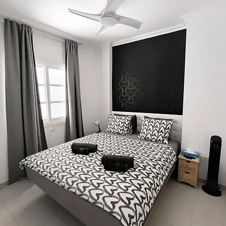 Beautiful - 4 Bedrooms, Heated Pool, 2 Priv Car Park Places, Fibre Net, Tv Channels Villa