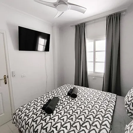 Villa Beautiful - 4 Bedrooms, Heated Pool, 2 Priv Car Park Places, Fibre Net, Tv Channels