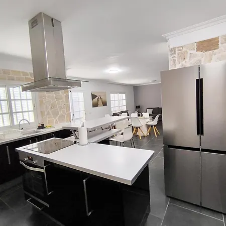 Beautiful - 4 Bedrooms, Heated Pool, 2 Priv Car Park Places, Fibre Net, Tv Channels Villa *