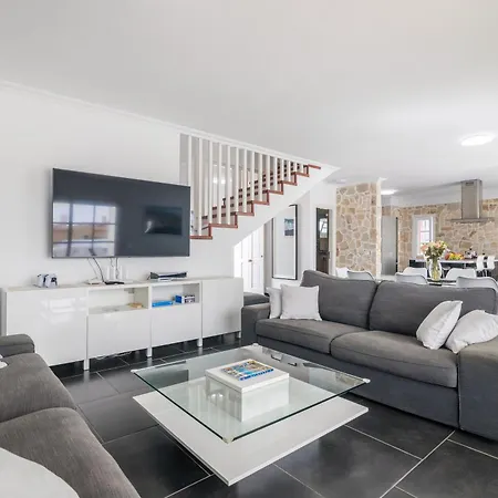 Willa Beautiful - 4 Bedrooms, Heated Pool, 2 Priv Car Park Places, Fibre Net, Ps5, Tv Channels