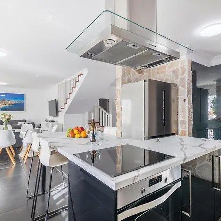 Beautiful - 4 Bedrooms, Heated Pool, 2 Priv Car Park Places, Fibre Net, Ps5, Tv Channels Willa Costa Adeje (Tenerife)