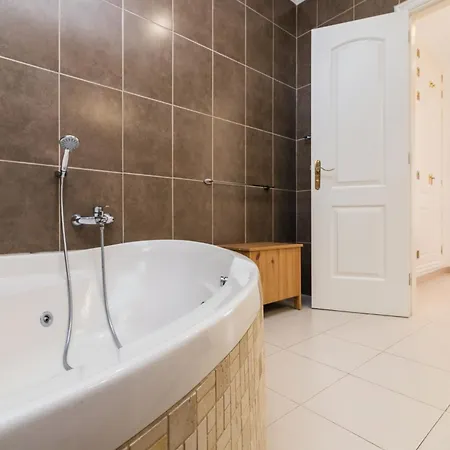 Beautiful - 4 Bedrooms, Heated Pool, 2 Priv Car Park Places, Fibre Net, Ps5, Tv Channels * Costa Adeje (Tenerife)