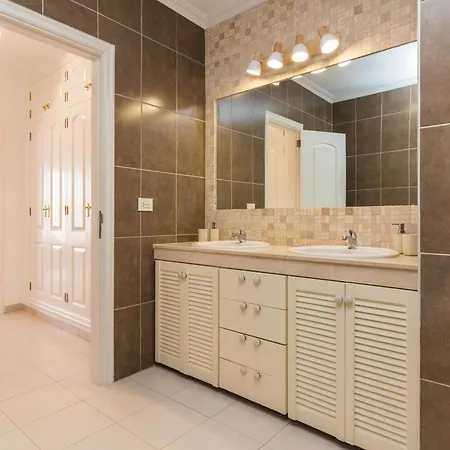 Beautiful - 4 Bedrooms, Heated Pool, 2 Priv Car Park Places, Fibre Net, Ps5, Tv Channels *