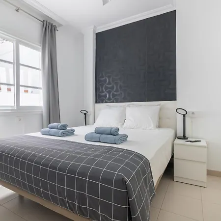 Beautiful - 4 Bedrooms, Heated Pool, 2 Priv Car Park Places, Fibre Net, Ps5, Tv Channels Willa Costa Adeje (Tenerife)