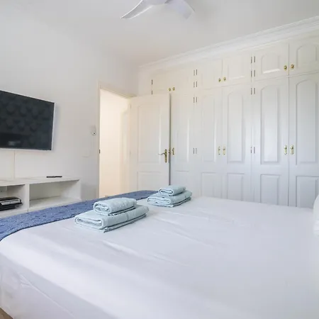 Beautiful - 4 Bedrooms, Heated Pool, 2 Priv Car Park Places, Fibre Net, Ps5, Tv Channels Willa